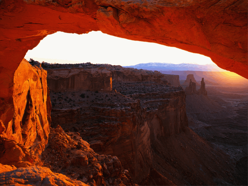 Thème désert - Canyon avec vue sur arche