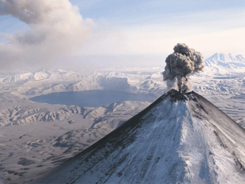 Thème montagne - Volcan en réveil